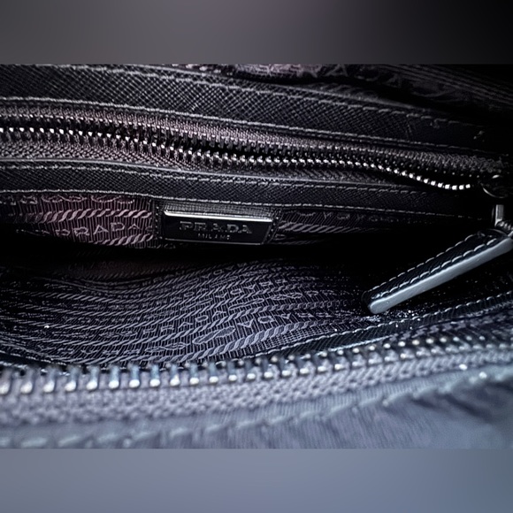 Prada Re-Nylon and Saffiano leather shoulder bag - Picture 5 of 13